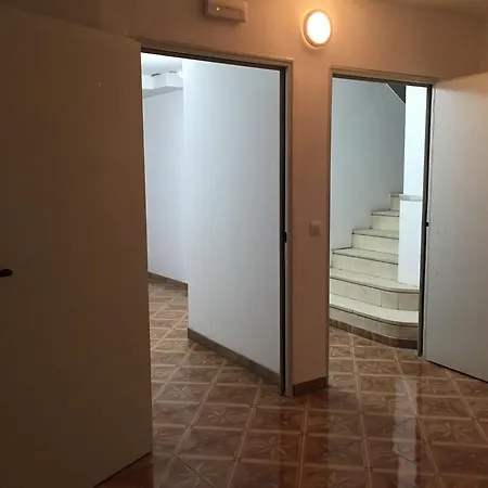 Ideal Sants בית הארחה
