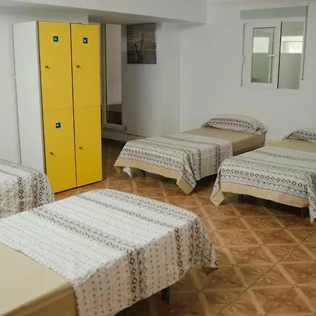 Ideal Sants 게스트하우스 2*